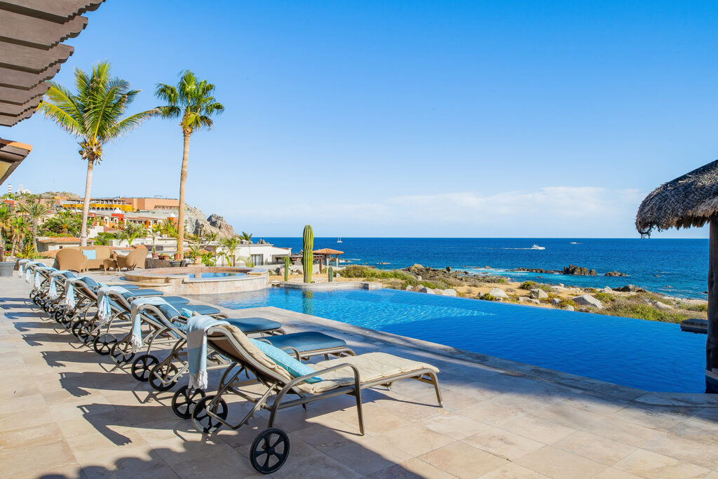 Lounge Poolside